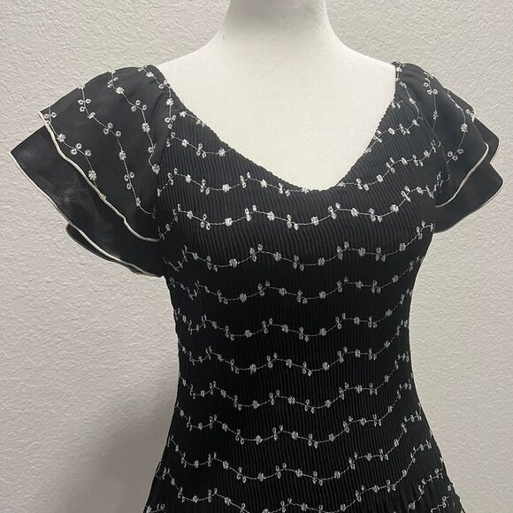 American-vintage Women's Black Blouse - Picture 2 of 4